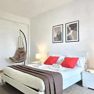 Casa Relax Con Parcheggio E Metro Apartament